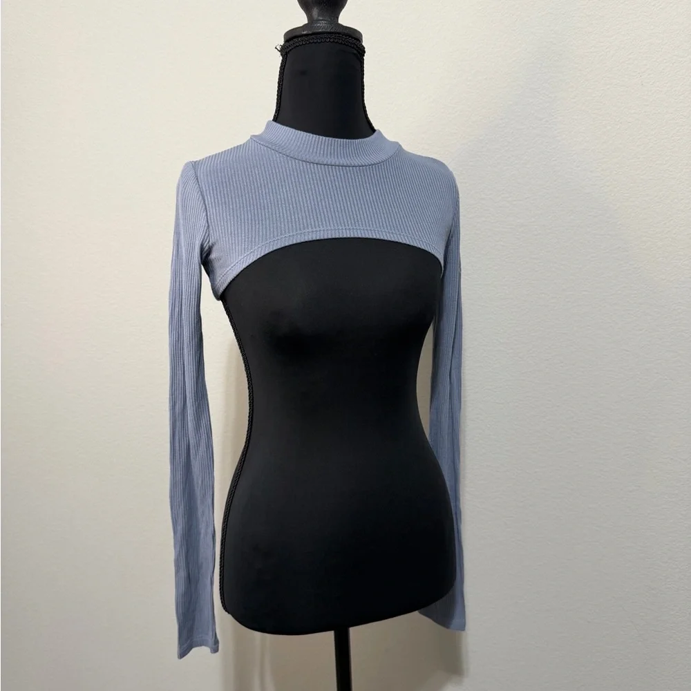 🔥SALE🔥ALO Yoga Ribbed Thrill Seaker shrug - Light Blue